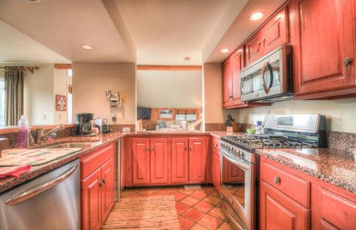 Stratton Mountain Condo with a Hot Tub! Sleeps 12! - Photo 17