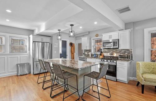 3BR/2.5 BA Townhouse |Downtown Salem w/Parking - Foto 12