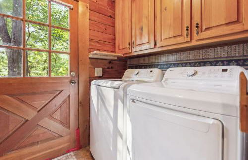 Cabin Bliss - Just 1 Mile from Lake Lanier - Foto 28