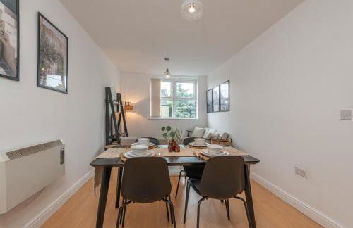 3-Bed Serviced Apt near M62, Leeds - Ideal for Up to 6 Guests - Long Stay Options - Free Parking and Wifi - Foto 5