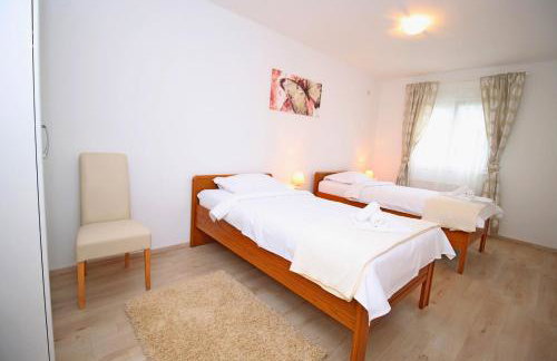 Villa Pasika with private 31m2 pool, summer kitchen with BBQ, 4 bedrooms - Photo 20