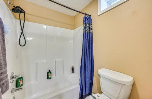 6 Mi to Lake Liberty Pet-Friendly Home with Yard - Foto 13