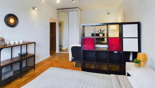 Modern Studio for Remote Work in the Centre of Warsaw by Noclegi Renters - Foto 2, wardrobe