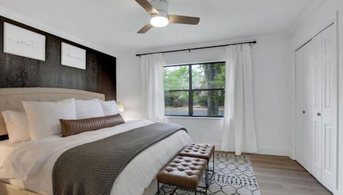 Bubbles on Bowie Walk to Main St - Foto 3