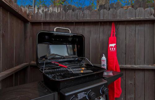 Day Dreamer minutes to Stadium with Fire pit and Parking - Foto 29