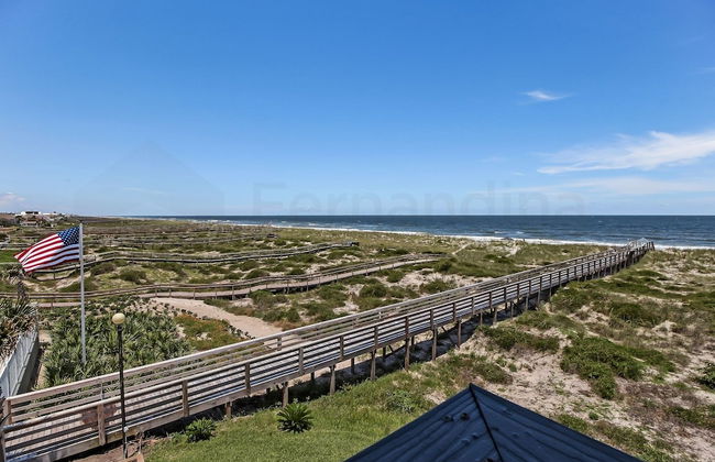 Newly Remodeled Oceanfront Condo with Salt Water Pool and Private Walkway to Beach by RedAwning - Foto 33