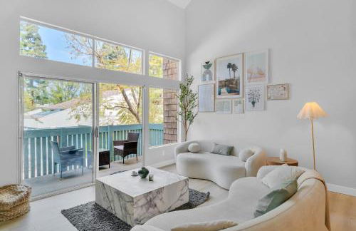 High Ceilings 3BR with Loft-2 Baths Pool & Jacuzzi - Foto 20