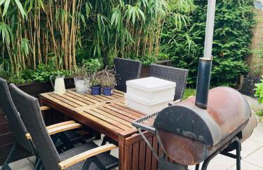 Ganzes Haus nahe Messe und nur 15 Min Zentrum-Hannover - including parking - WLAN - komplett ausgestattet - 3 Schlafräume - Whole Guest House near Fair - and only 15 Min Centre of Hannover - 3 bed rooms - highWLAN - with working places - garden - Foto 13