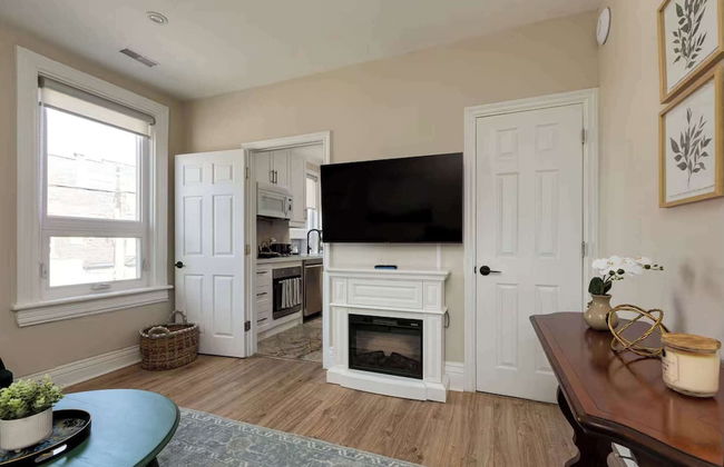 Casa Leslieville - 2BR Suite w LRG Patio - Photo 12