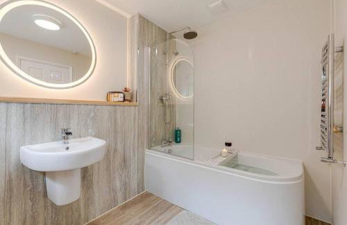 Modern 3 Bedroom Bungalow with Style & Comfort in Leicestershire - Photo 40