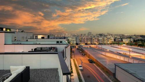 Home with Rooftop Deck & Garage, 2 miles to Downtown Broadway - Foto 3