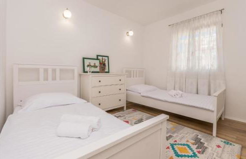 Awesome Home In Polaca With Kitchen - Foto 30