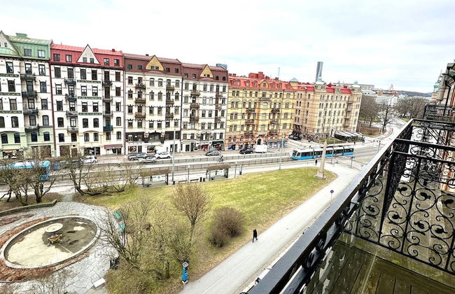 Luxury Apartment in City - Photo 14