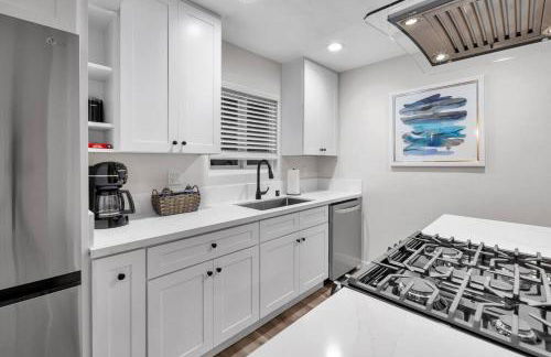 Ultimate Oceanside Retreat | Tower 9 Across from the Beach - Foto 30