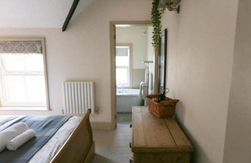 Cosy Dog Friendly Cottage with Woodburner & Garden - Photo 4