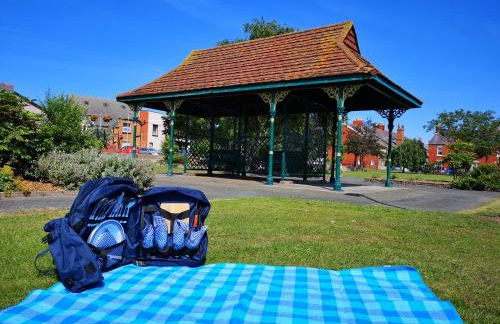 Vale View Apartment, Prestatyn, North Wales - a stylish, dog-friendly holiday let just a 5 min walk to beach & town! - Foto 38