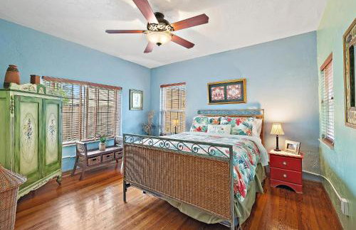 Casa De Marita - Backyard Bliss with Pool in Historic Sunshine Park - Foto 11