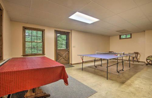 Waterfront New England House on Wickaboag Lake! - Foto 9
