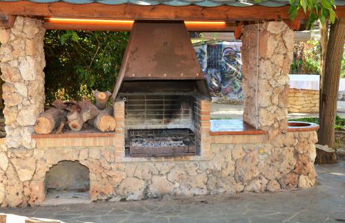 Villa Sitges El Ranch Amaizing Outdoor Areas Beaches at 5 minutes walk Sitges at 15 min drive AC Pool Jacuzzi & Garden XXL - Foto 12