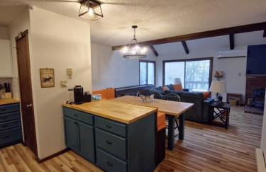 Rustic Mountain Escape Waterpark, Ski & Views! - Foto 16