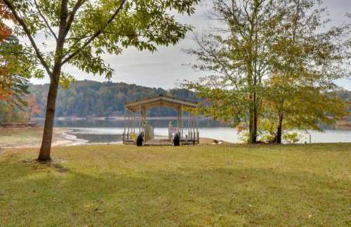 Lakefront Westminster Retreat with Boat Dock! - Foto 34