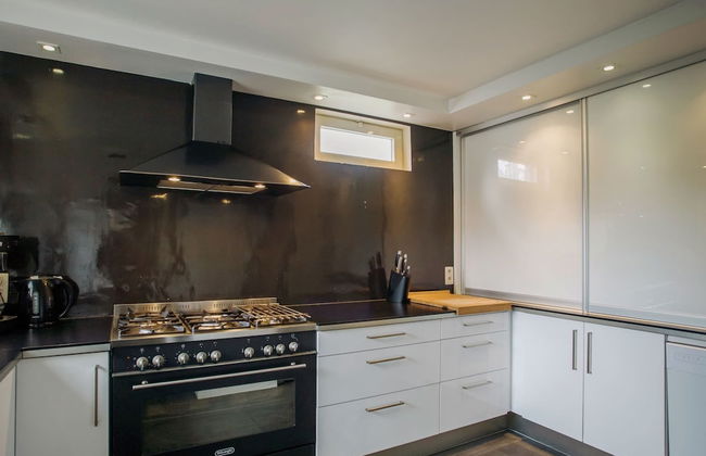 Beautiful Villa Near the Sea - Photo 14