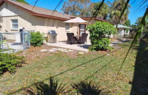 Spacious Upadated 2 King Beds Pets Welcome With Large Private and Fenced Yard Minutes to Beaches - Foto 11