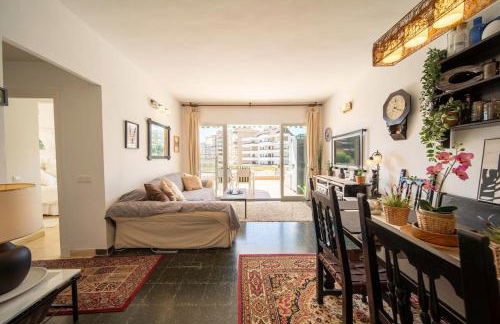 Sun-Drenched, Sea-View Apartment with Giant Patio! - Photo 46