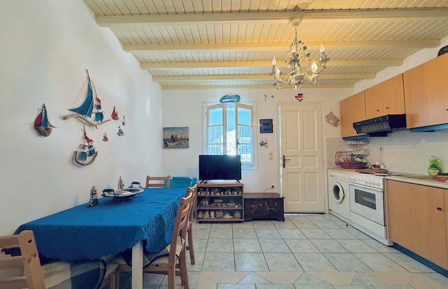 Stylish 2 Bd Escape Apt at Ornos Beach - Photo 16