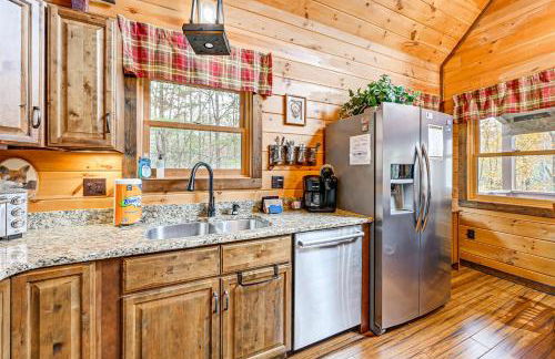 Cozy Couples Getaway with Hot Tub Fox Ridge Cabin - Foto 7