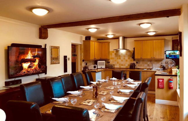 Squirrel Barn. Hi-spec. Hot tub & Wifi. Sleeps 14 - Foto 9