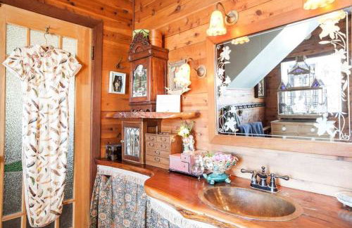 Antique Indonesian Teakwood Cottage for a Romantic Getaway in Petaluma, California - Foto 10