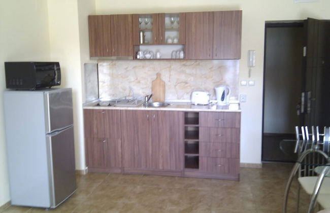 Stunning Apartment With Pool in Ravda, Bulgaria - Photo 4