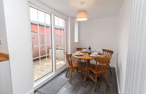 Free Driveway Parking 3 Double Bedroom House, Ideal for long term contractor, etc stays, 4 miles 11 mins drive to Nissan, 20 mins drive to Sunderland Newcastle, Fast WIFI - see Dwellcome Home Ltd site for assurance - Foto 17