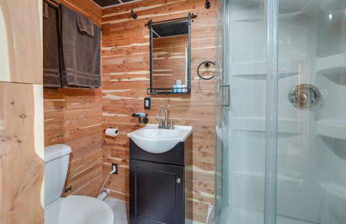 Beckley Studio with Private Hot Tub and Home Gym! - Foto 13