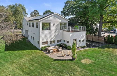 Luxury Lakeview Stay | Main&Guest House, Sleeps 10 - Foto 30