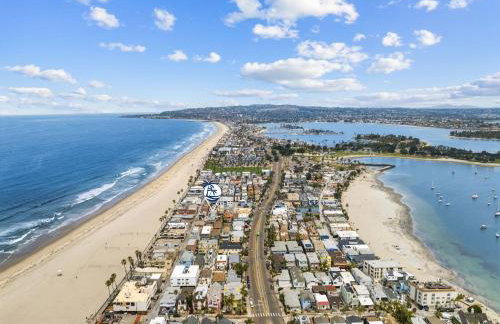 Stunning beach home - steps2sand, AC, Large Patio and Fast Wifi! - Foto 40