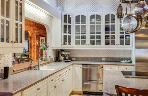 Hot Tub and Whale Watching! Scenic Sitka Escape - Foto 12