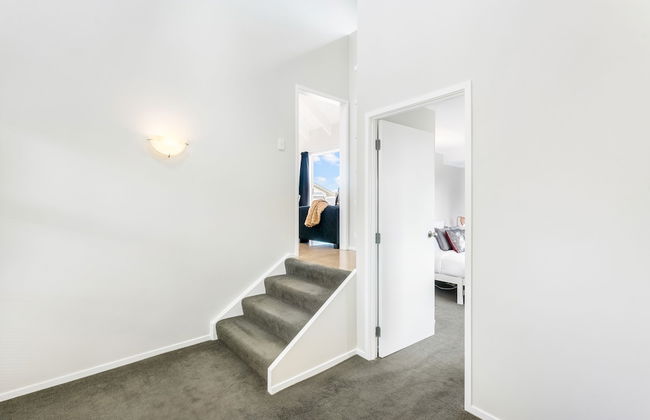 A Home away from Home - Netflix -Parking - Foto 40