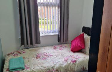 Family-Friendly Detached House Near Leeds and Bradford with Garden - Foto 26