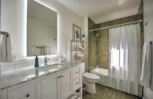 Modern Lake Michigan Home with 3 Lakefront Decks! - Foto 13