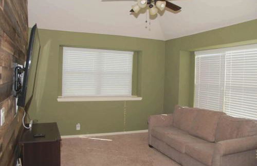 Cozy 4 bedroom home with Greenbelt views in Oak Point - Foto 19