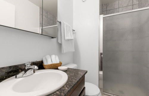 Gold Coast 2BR w Gym Pool nr Oak St Beach CHI-207 - Photo 11