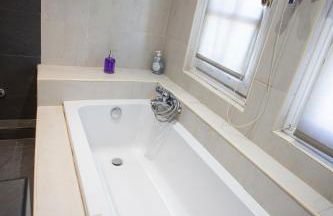 Τraditional fully detached villa on a luxurious hillock of Thessaloniki with its own garden also for family & wedding gatherings for 10 to 25 people only 15 minutes from airport - Foto 47