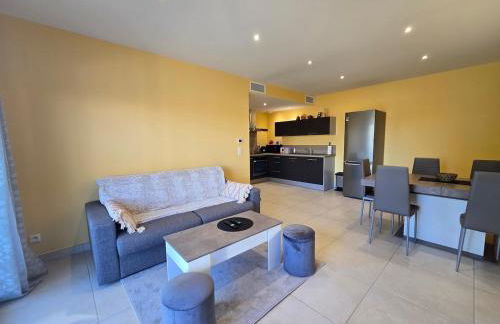 Appartement T3 avec box, place de parking et grande terrasse! - Foto 1