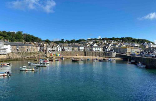 New renovated beach front cottage - Photo 1