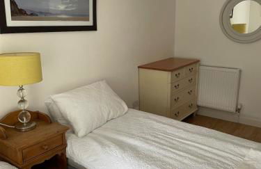 Bryntivy - a cheerful stone cottage close to beach - Foto 26