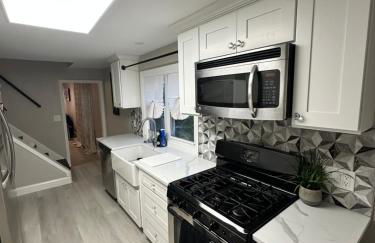 Luxurious, newly renovated retreat - Photo 12