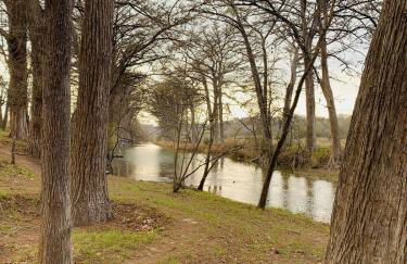 FAMILY RIVER RETREAT! PRIVATE MEDINA RIVER ACCESs! - Foto 38