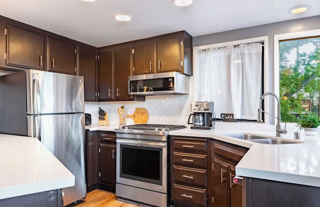 Mins to the Lake, Arcade/playroom, Panoramic Deck Views Nadelhorn by Avantstay - Foto 9